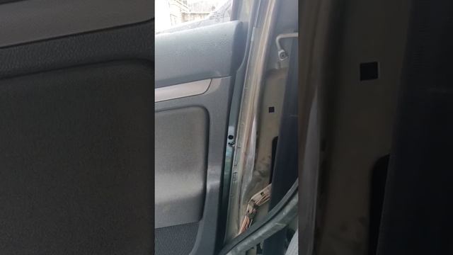 Ремонт дверей: снятие обшивки и замена ручек