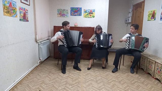 образцовый ансамбль баянистов Аккорд Попурри на тему военных песен переложение Долгушовой Е.