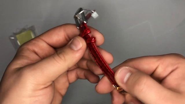 Видео обзор: Стильные красные наручные часы женские. С блестящим ремешком. В чехле. Модель 51515