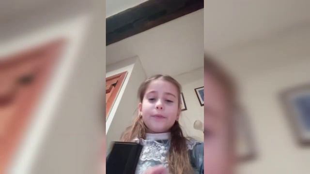 Что ложит  английский  Санта Клаус послушным деткам в чулок?