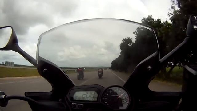 Suzuki GSX 750F Vs Honda Hornet 600