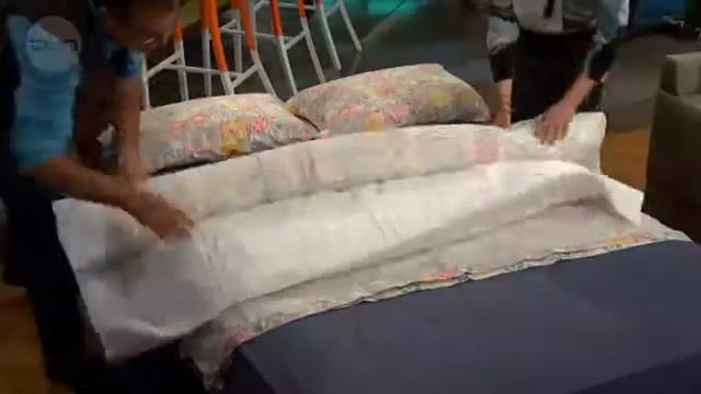 Идеально просто! Одеваем наволочку на одеяло!