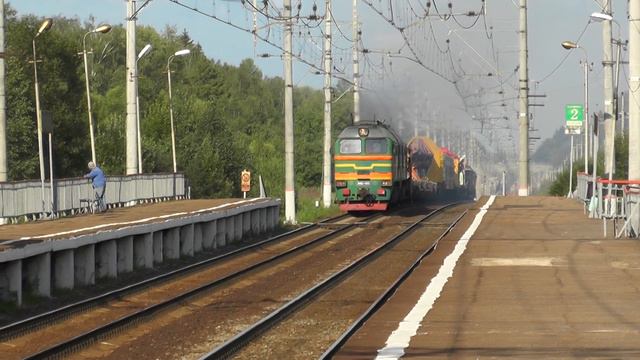 Тепловоз 2М62-1055 с путеукладочным поездом  тепловоз 2М62-1216