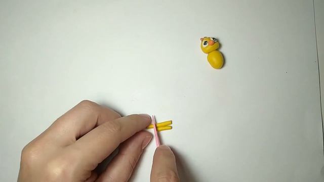 Цыпленок из пластилина.