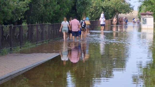 #Анапа. Пляж КАВКАЗ. ВСЕ ПРОХОДЫ ЗАТОПЛЕНЫ! КАК ПОПАСТЬ НА ПЛЯЖ?