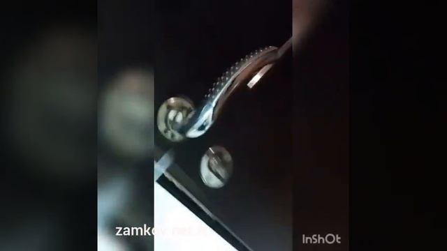 Ремонт дверей: снятие обшивки и замена ручек