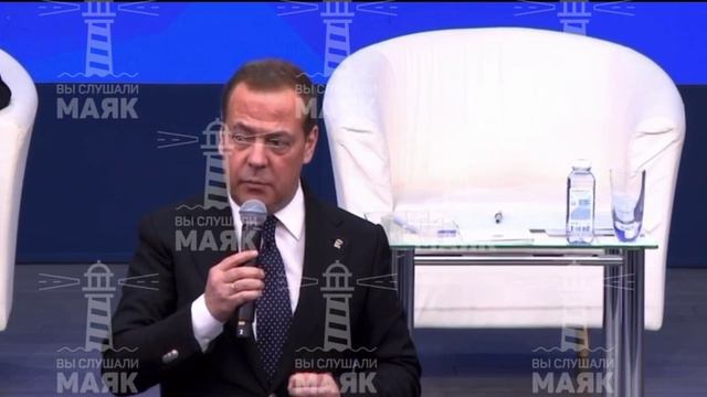 Медведев предложил создать реестр врагов России