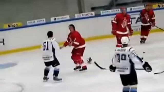 Hockeyfighters.cz  KHL Darcy Verot vs Alexey Krovopuskov.wmv