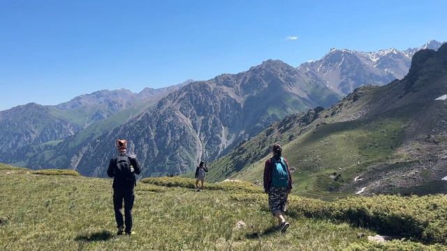 Горный курорт Шымбулак, на канатной дороге поднялись на высоту 3200 м