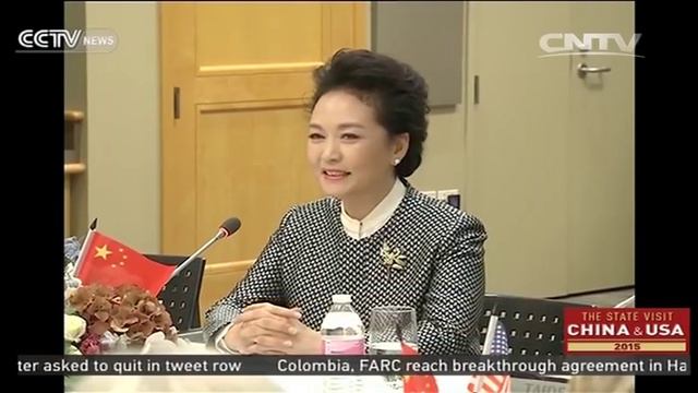 Peng Liyuan Visits Seattle Cancer Research Center