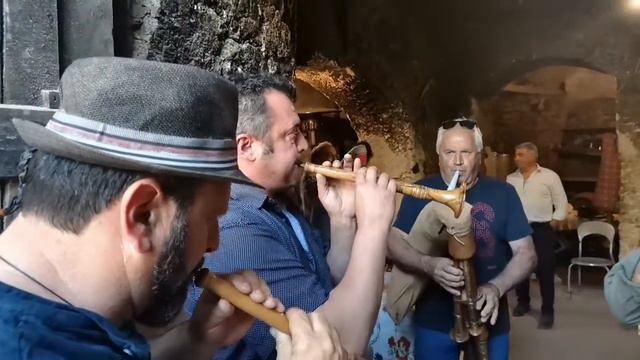 I Zampognari Laborini Di Villa Latina Salutano Isidoro E I Suoi Ospiti