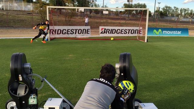 Felipe Rodriguez Entrenando Con Dos Maquinas SideKick