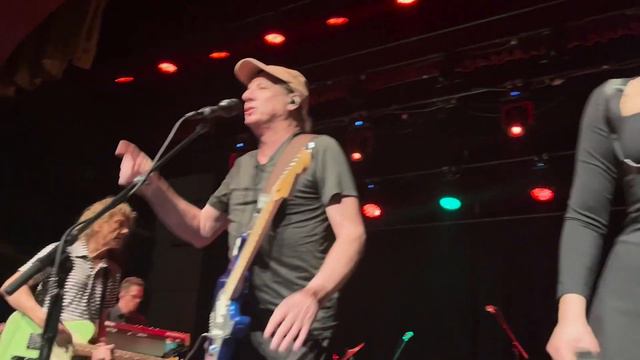 I ZIMBRA: Jerry Harrison And Adrian Belew And The Remain In Light Ensemble.