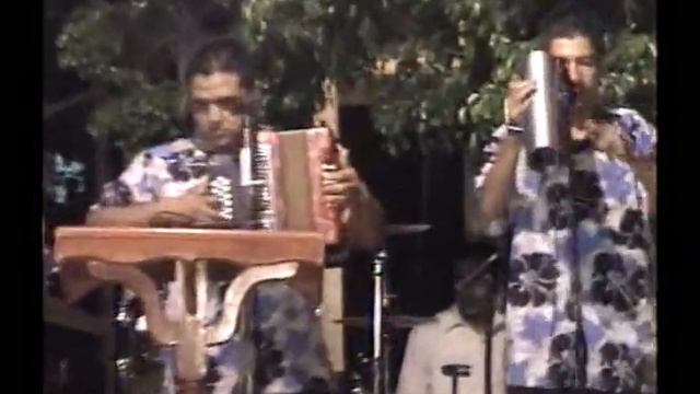 CON CAJA Y CON ACORDEÒN...IMPACTO CELESTIAL -EN VIVO-