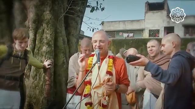 2013 02 18 1   Самадхи Чанд Кази Маяпур   Бхакти Вигьяна Госвами