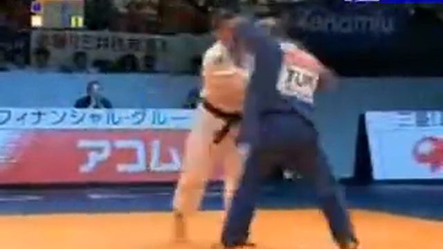Judo 2009 Rotterdam: Huysuz (TUR) - Van Tichelt (BEL) [-73kg].