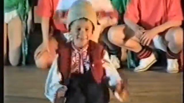 Румен танцува ръченица