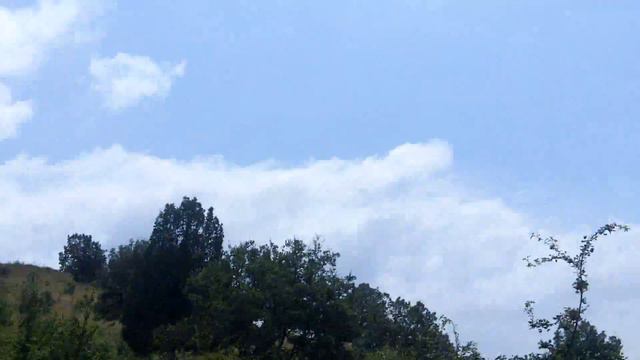 Аз и Лидия по пътя за тракийската могила в Старосел