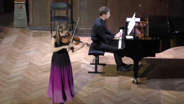 586135ebc9b0f036563c371b7b878504