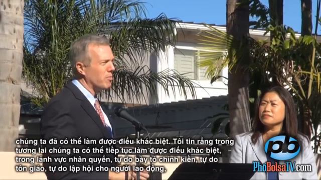 Cựu Đại Sứ  Mỹ Tại Việt NamTed Osius Từ Chối Chụp Hình Với Cờ Vàng