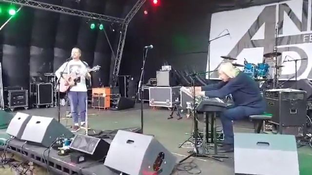 Dee Palmer & Stewart Wood - Skating Away (On The Thin Ice Of A New Day) (Jethro Tull Cover)