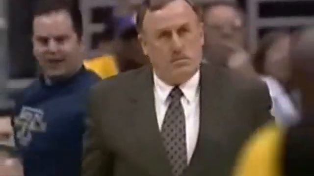 Kobe Bryant Back To Back Fingeroll Layups Over Vlade Divac (2000 Playoffs)