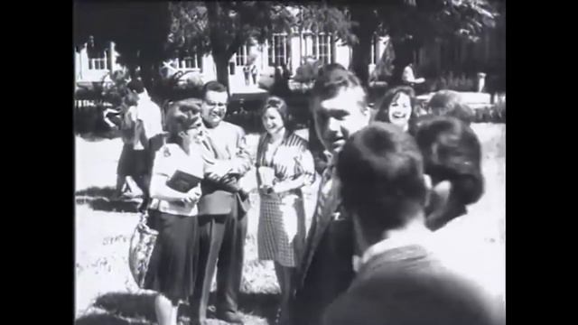 Otobüs Yolcuları - Nevin, Kemal'e Kampüsü Gezdirdi | Türkan Şoray Ayhan Işık Yeşilçam Filmi