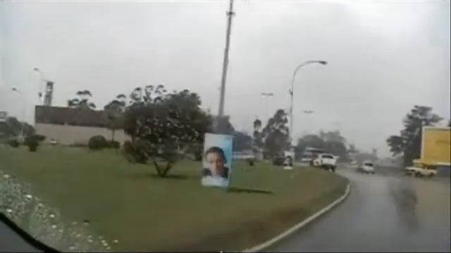POLITICOS EN CAMPAÑA: ENSUCIAN MAR DEL PLATA