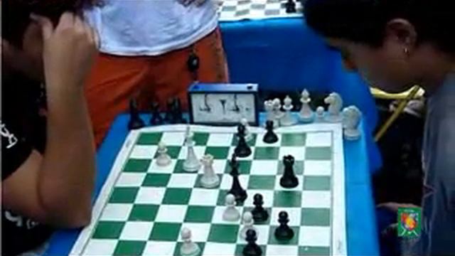 Mikhael Iwanon  X Ramses Arenillas Clube De Xadrez AJAX.flv