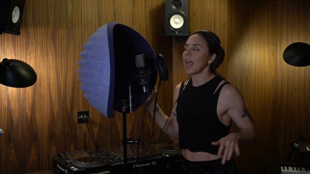 MELANIE C -  I Turn To You [Acoustic]