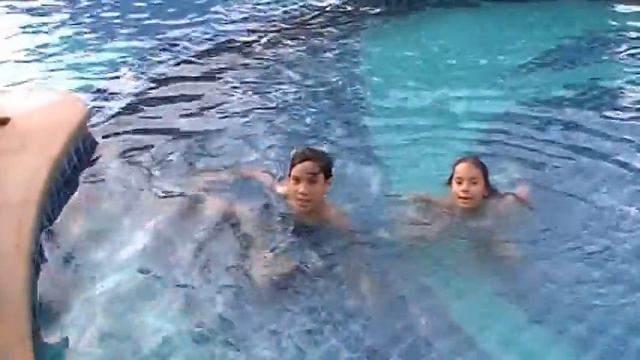 Nicoline & Nemo I Poolen 2015