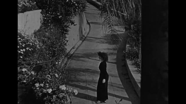 MESHES OF THE AFTERNOON (1943) - MAYA DEREN - (original Music By TAIYO OMURA)