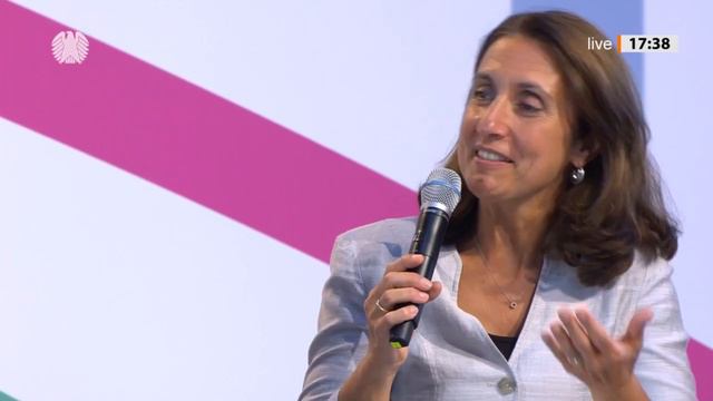 TEA: Podiumsdiskussion Mit Aydan Özoğuz über Vielfalt Im Deutschen Bundestag