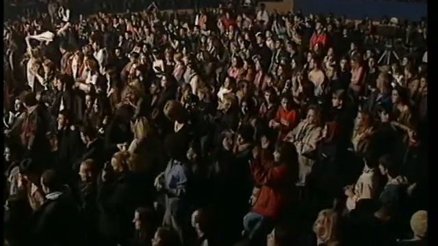 VIKI MILJKOVIC - OBELEZENA ( HALA SPORTOVA )