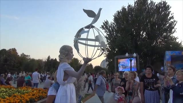 Песня Сергея Ларина «Космический человек»