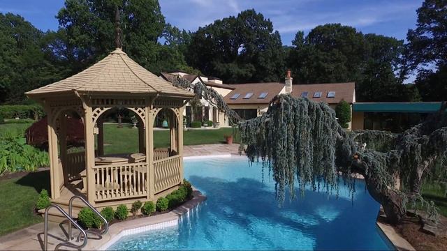 Lloyd Neck, NY - 4 Mallard Dr