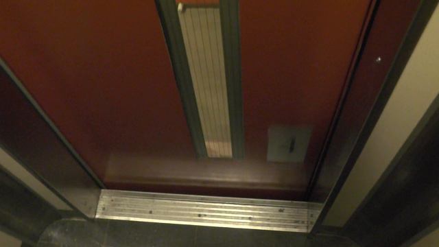 ThyssenKrupp & 2x Uppsala Hiss Mods. Traction Elevators @ Luthens Gränd 2-6, Stockholm, Sweden