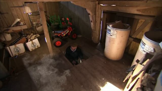 Drew Finds Antique Relating To Archduke Franz Ferdinand | Salvage Hunters | Trade Off