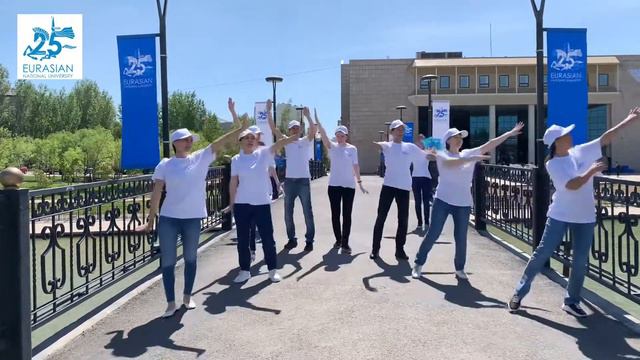 25-жылдыққа ЕҰУ бітірген Ғылыми кітапхана қызметкерлерінің құттықтау флешмобы (Library ENU)