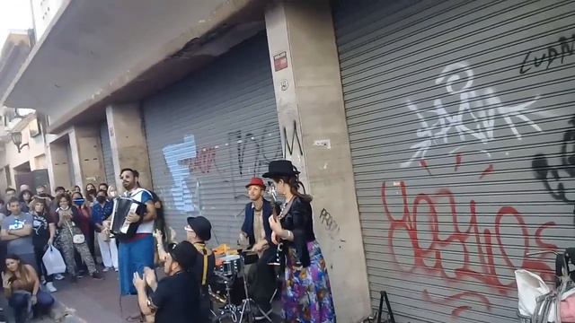 Se Rieron De Ellos Artistas Callejeros Empezaron A Tocar Y Quedaron Con La Boca Abierta