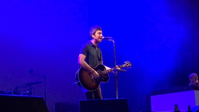 Noel Gallagher’s High Flying Birds - Dead In The Water & Supersonic (Concepcion, Chile)