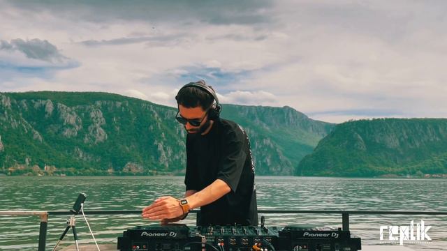 B12e5f3539e8c78ecea67b2872555999