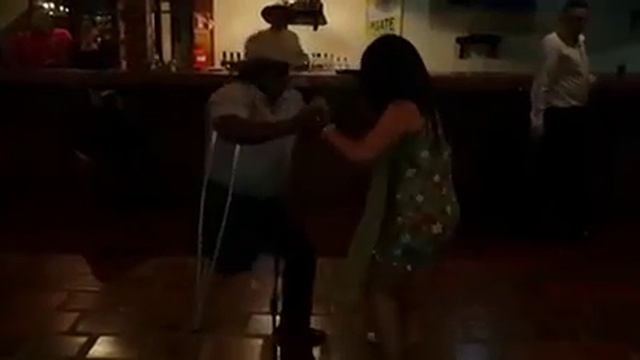 YAJAIRA OLIVO BAILANDO CON EL RENCO