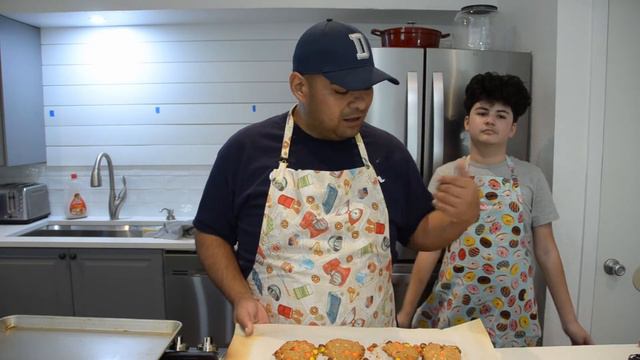 How To Make Peanut Butter Cookies + Reese's Pieces With Only 4 Ingredients!