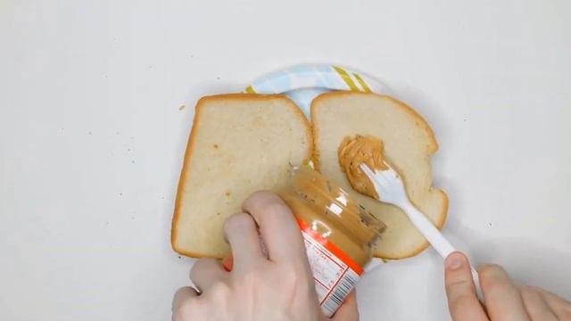 Tutorial On How To Make The Perfect Peanut Butter Sandwich! #insiders