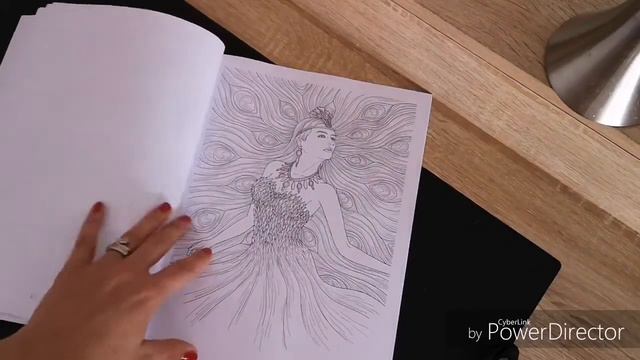 Présentation Livre De Coloriage : August Reverie