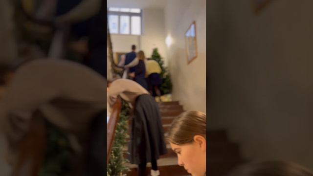 Наша школа уже вовсю готовится к рождественским праздникам! #рождество #школа #новыйгод #декор