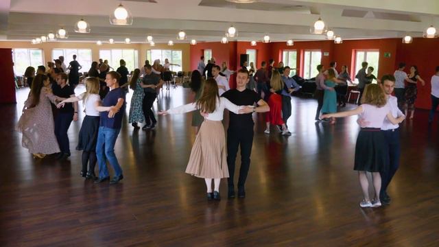 Walc Wiedeński - Choreografia Grupowa Beczkodance