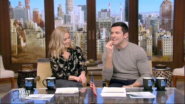 Kelly’s Family Makes Fun Of How She Eats