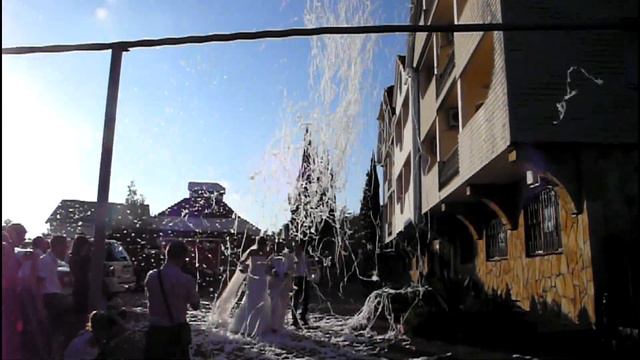 Выстрел серпантина свадьба Старая мельница